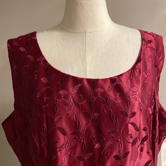 NWT Formal women’s sleeveless top tank embroidered zippered satin wine red 2X - Picture 5 of 10